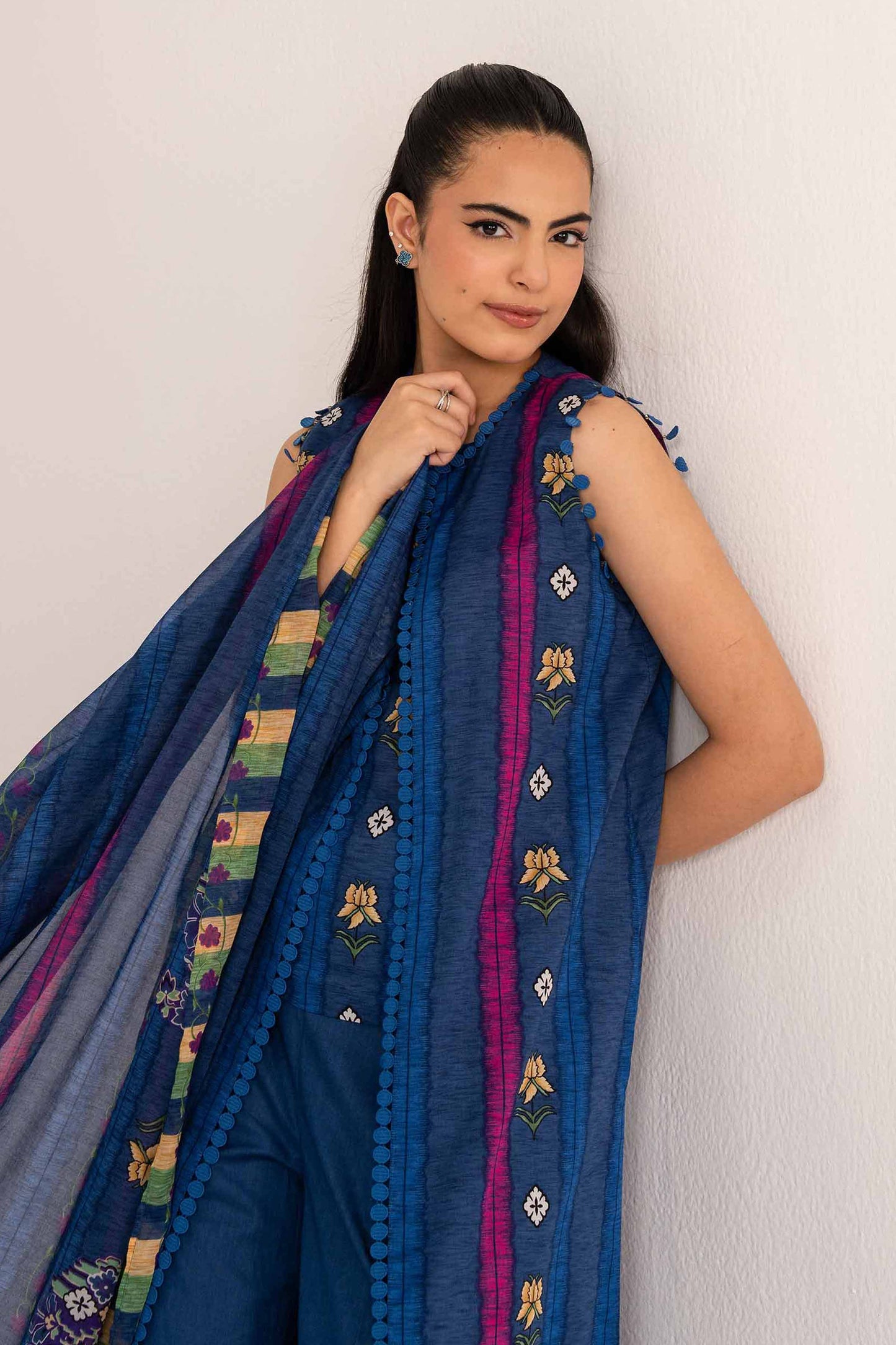 Nishat Printed Lawn 3 Piece Suit – Elegant Blue Floral Design