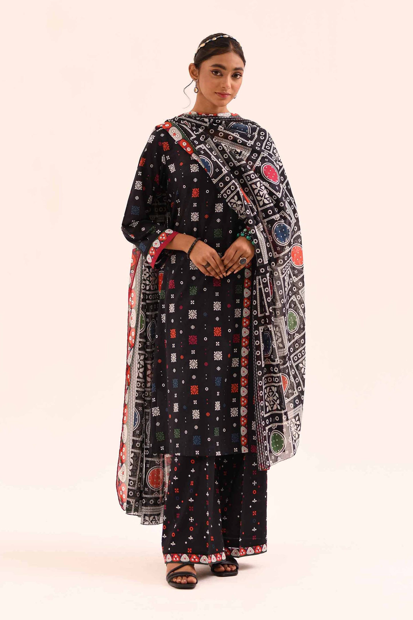 Nishat Printed Lawn 3 Piece Suit – Classic Black Printed Elegance